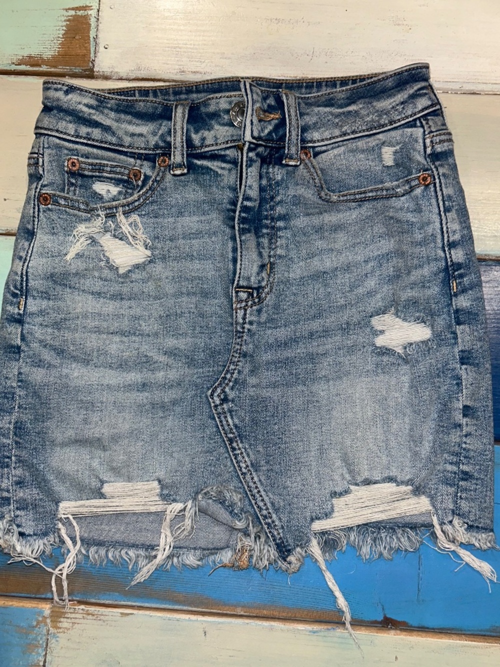 American Eagle Light Wash Distressed Denim Hi Rise Mini Skirt 00